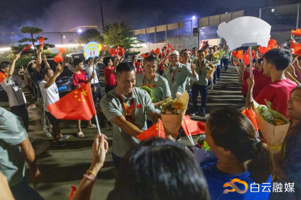 配资公司排行 征战世锦赛斩获两金，广州白云人和龙舟队载誉归来!